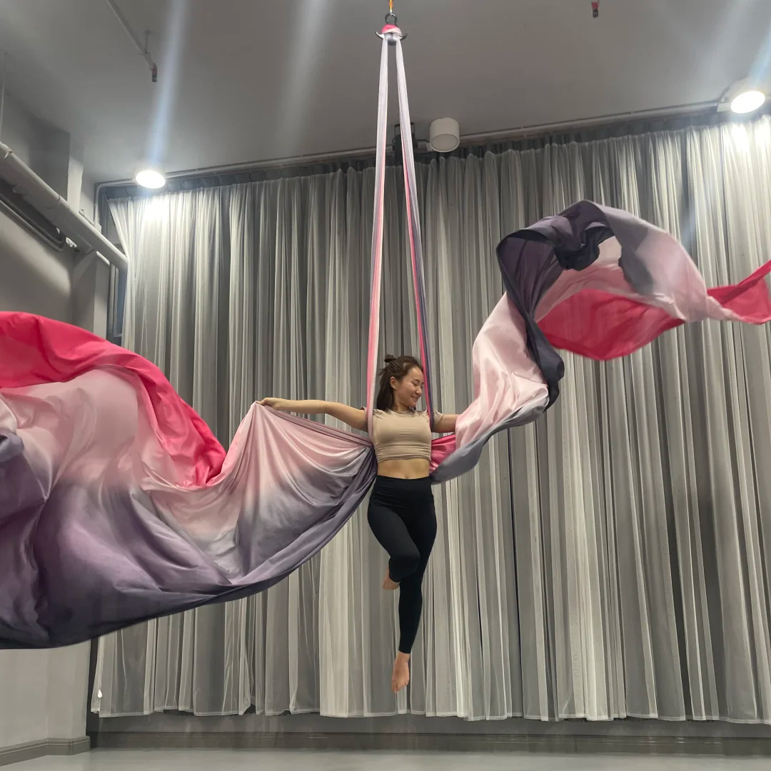 Yoga And Fitness Studio - ผ้าไหมโยคะแบบไล่สี 10 เมตร สำหรับโยคะในอากาศ ผ้าห่มโยคะแบบไล่เฉดสี สายรัดยืดหยุ่นสำหรับออกกำลังกาย