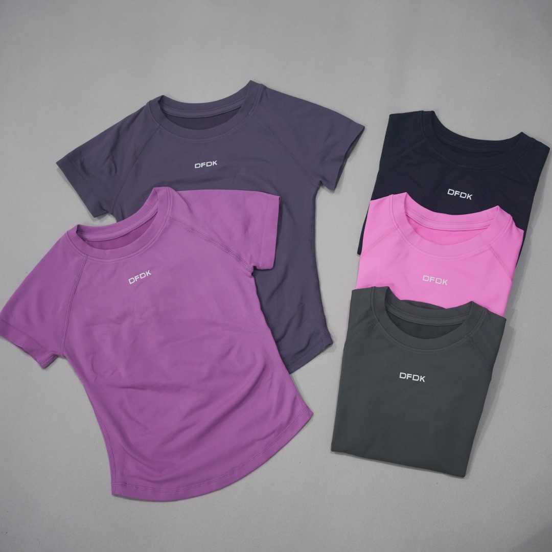 เสื้อยืดกีฬาผู้หญิง DFDK คอกลม - Yoga Daily Fitness บทวิจารณ์และราคา